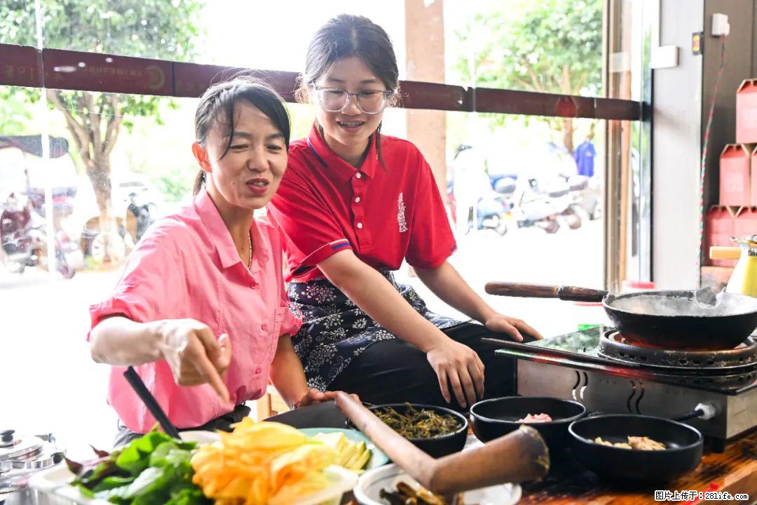 全网追的“扁担女孩”,找了一份暑假工,时薪12元 - 绵阳生活资讯 - 绵阳28生活网 mianyang.28life.com